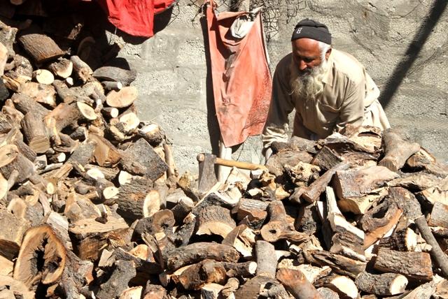 Firewood, gold prices down in Kabul