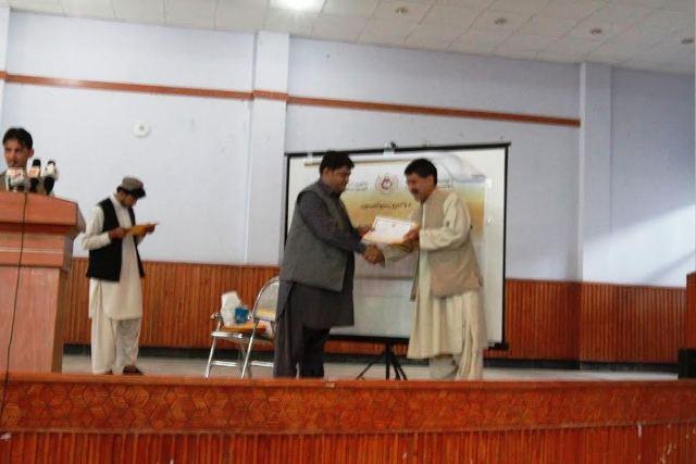 د ټاکنو خپلواک کمېسيون د سوېلي ولايتونو يو شمېر خبريالانو ته ستاينليکونه ورکړل