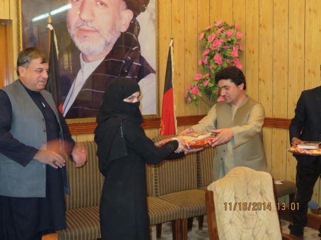 په کندهار کې د ښځينه زده کوونکو تر منځ د مقالې ليکلو سيالي وشوه