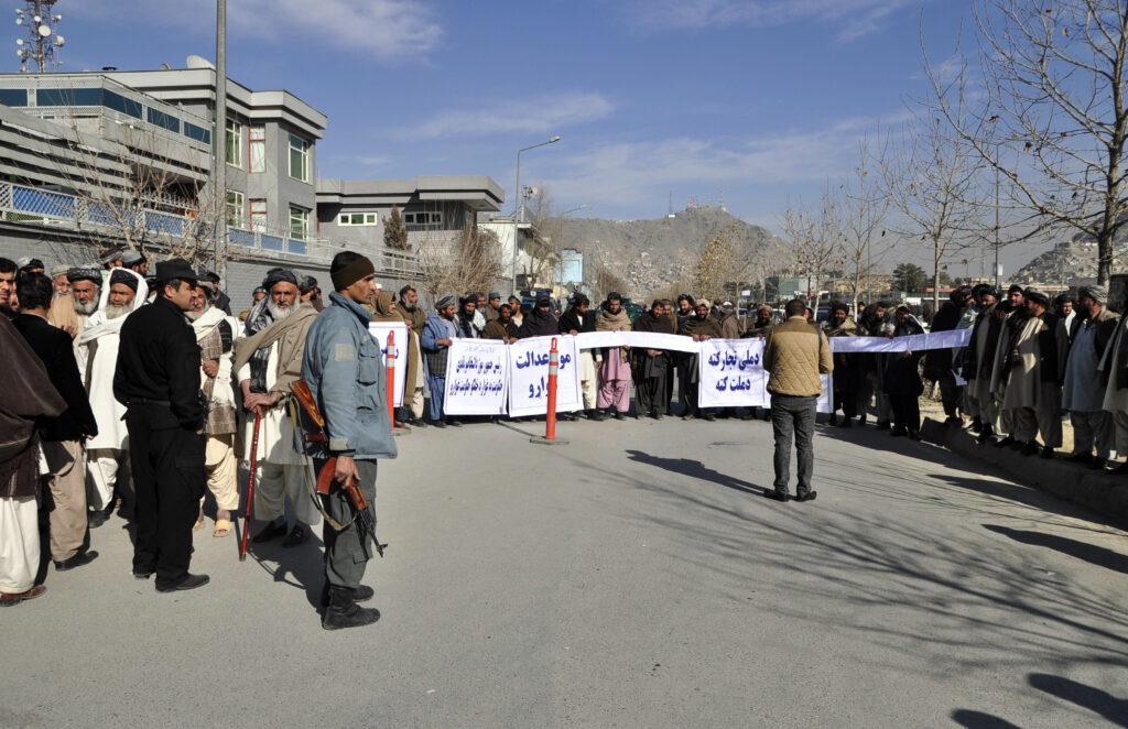 تاجران و زمينداران کندهار خواهان بازگشایی مارکیت میوۀ اين شهر شدند