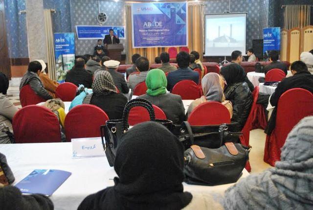 بلخ کې له پانګه والو سره د ۴،۳ ميليونو ډالرو په ارزښت مرسته وشوه