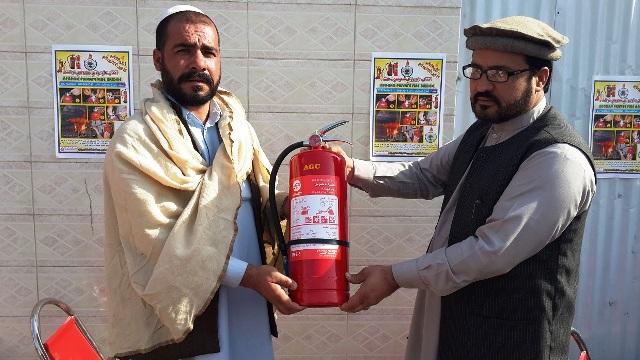 د خوست هټيوال د ممکنه اورلګېدنې د مخنيوي لپاره د اور وژنې ډبې اخلي