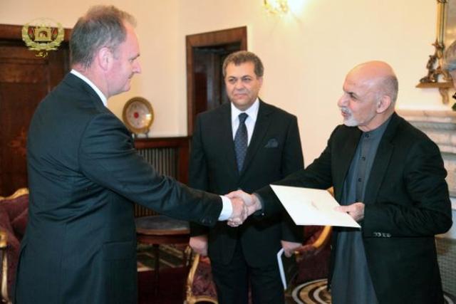 New Australian ambassador presents credentials to Ghani