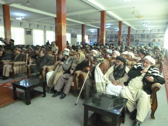 د غزني او سمنګانو چارواکو له خلکو سره د امنيت د ټينګښت ژمنه وکړه