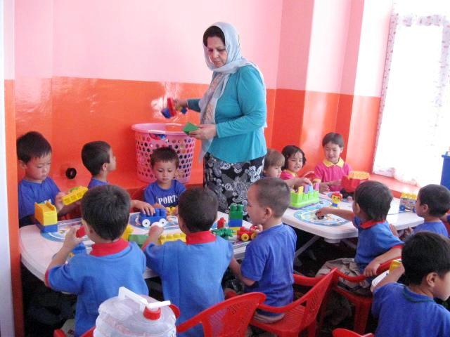 برخى کارکنان زن از افزايش فيس کودکستانها شکايت دارند