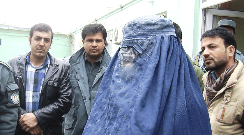 بلخ کې يوې مېرمنې د لېوره په مرسته خپل مېړه وژلى