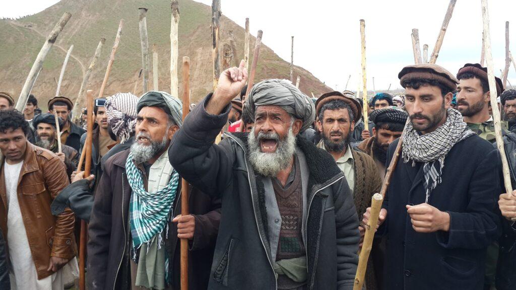 د تخار ینګي قلعه کې د يوه ځايي قوماندان پرضد لاريون شو