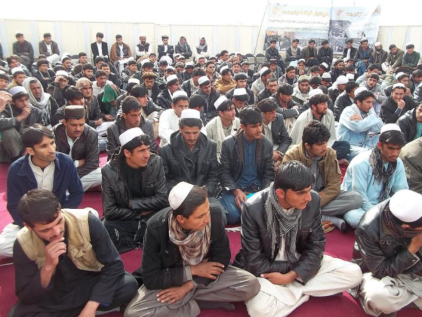 خوست کې سلګونه زده کوونکي له شپږ مياشتنۍ عصري زده کړو فارغ شول