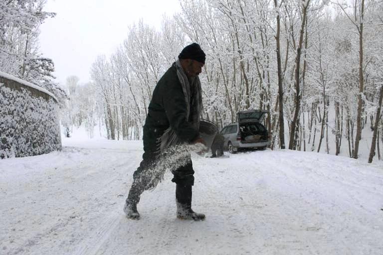 Snowstorms leave all Bamyan roads closed