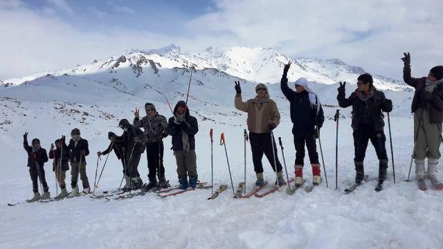 اولین تیم اسکی بازان میدان وردک آغاز به فعالیت نمود