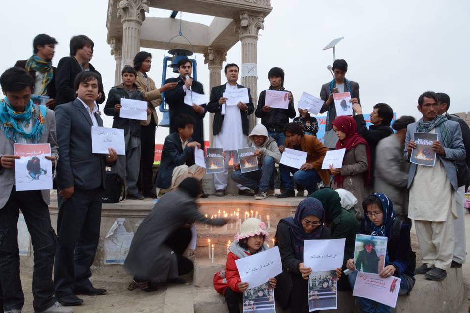 “افراد بى خبر از دين فرخنده را کُشته اند”