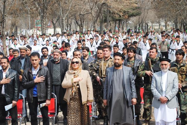 “تا به خواستهای برحق ما رسیدگی نشود، به تحصن خود ادامه می دهیم”