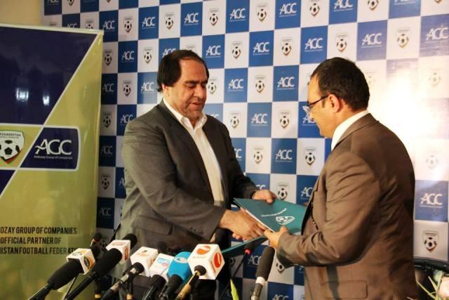 گروپ کمپنى هاى الکوزى و فدراسيون فوتبال، قرارداد ١٥ ساله را امضاکردند
