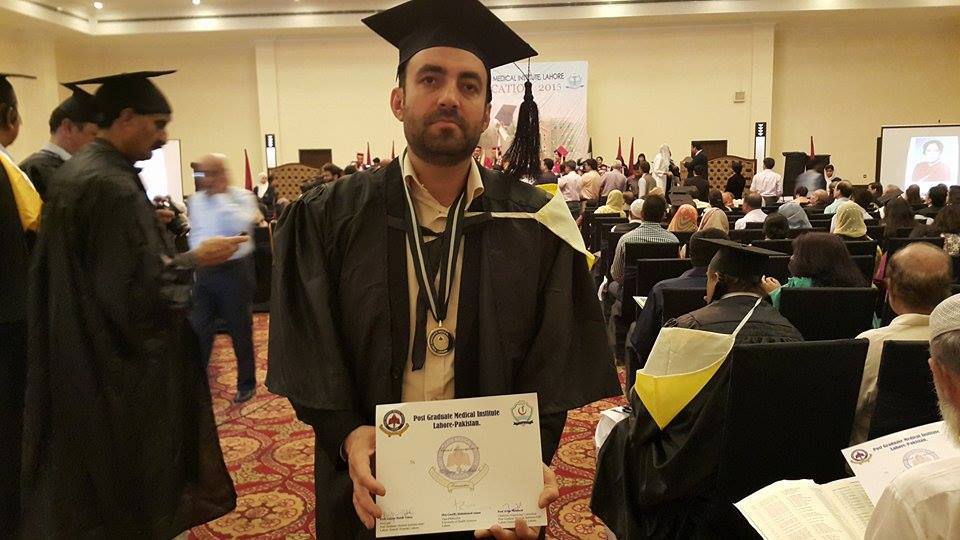 Afghan surgeon receives gold medal in Pakistan