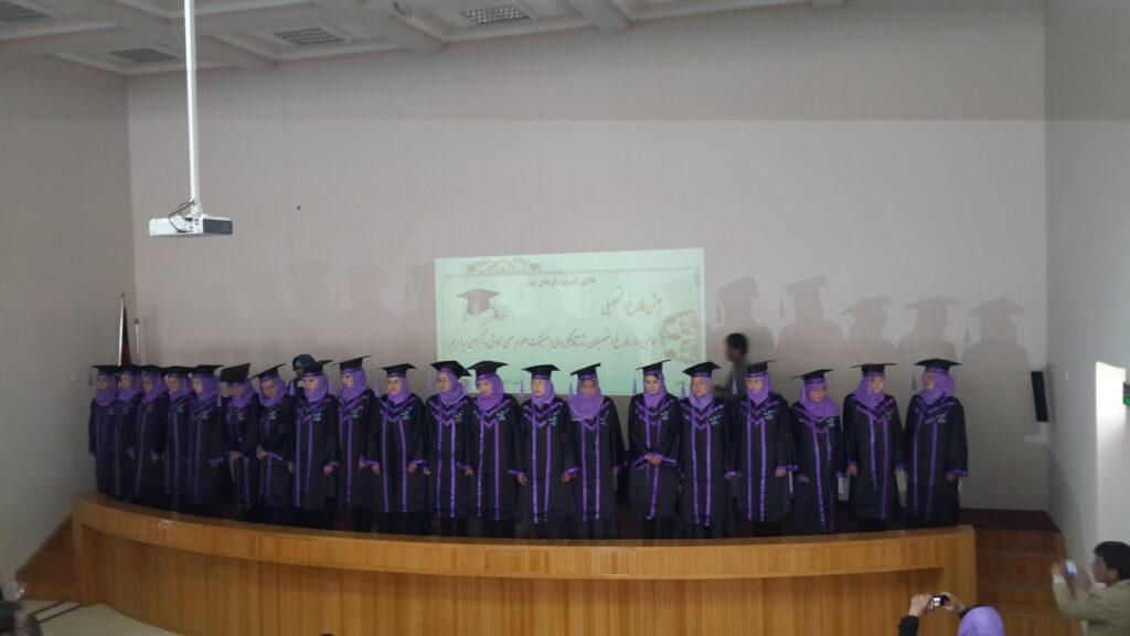 قابله هاى فارغ شده در باميان از بيکارى نگران اند