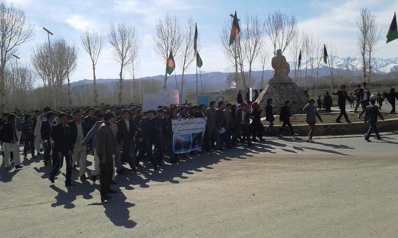 مظاهره کنندگان: دروازۀ پوهنتون باميان بايد بسته شود