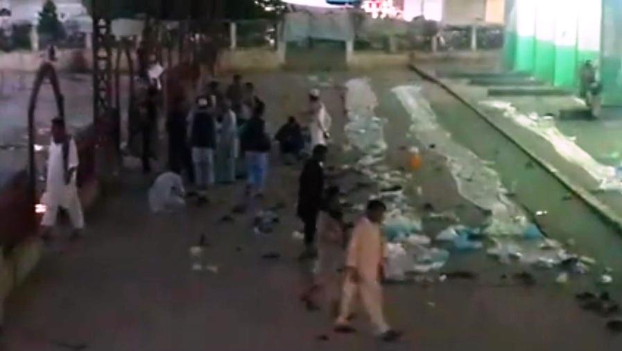 په فراه کې داختر لمانځه پر مهال چاودنې ۲۱ تنه ټپیان کړل