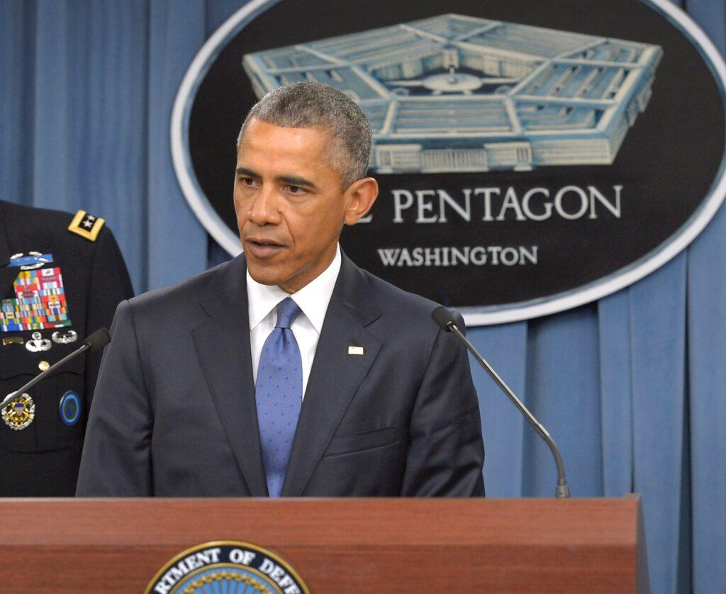 اوباما: له افغان جګړې ترلاسه شوې تجربه د داعش پر ضد کاروو