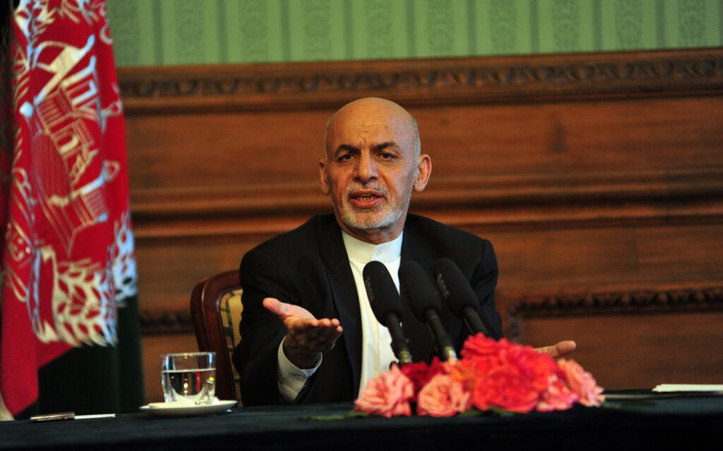 Ghani, Carter confer on strengthening Afghan Air Force