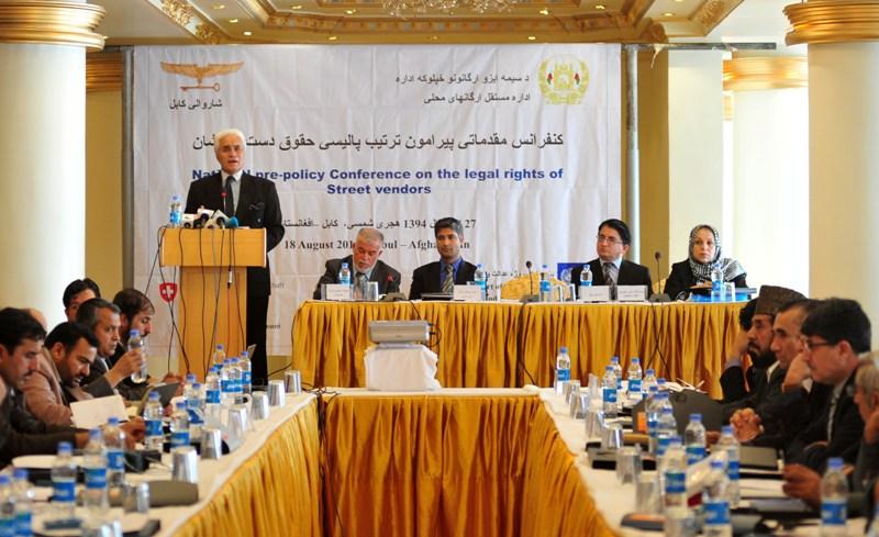 پديدۀ دستفروشى قانونمند ميشود
