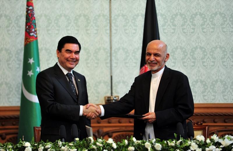 Afghan, Turkman Presidents Shake Hands