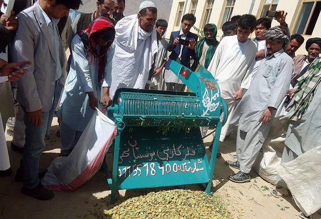 Almond peeling machine