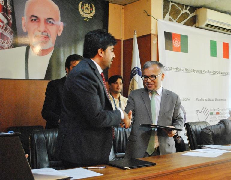 Contract signed to reconstruct Herat-Islam Qala road