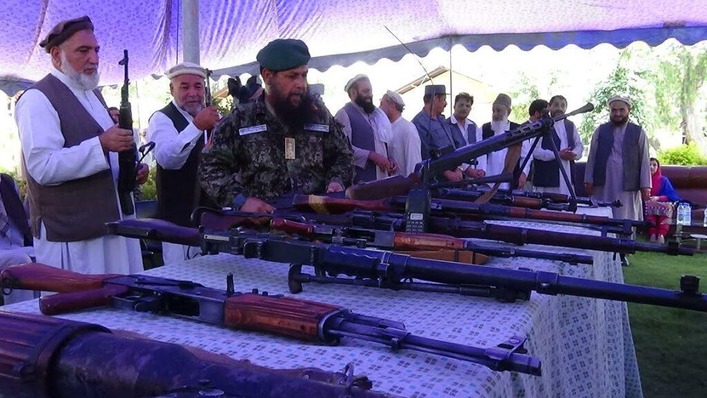 ٢١ مخالف مسلح در ننگرهار با پروسۀ صلح يکجا شد