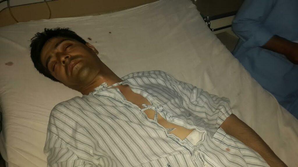 مزارشريف کې يو خبريال د چاقو په ګوزارونو ټپي شوى