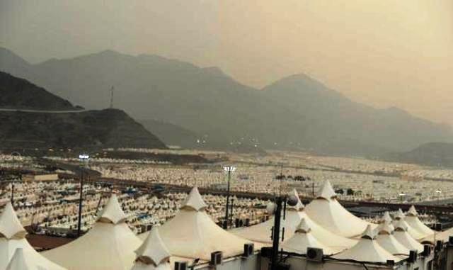 Pilgrims converge on Mina as hajj officially begins