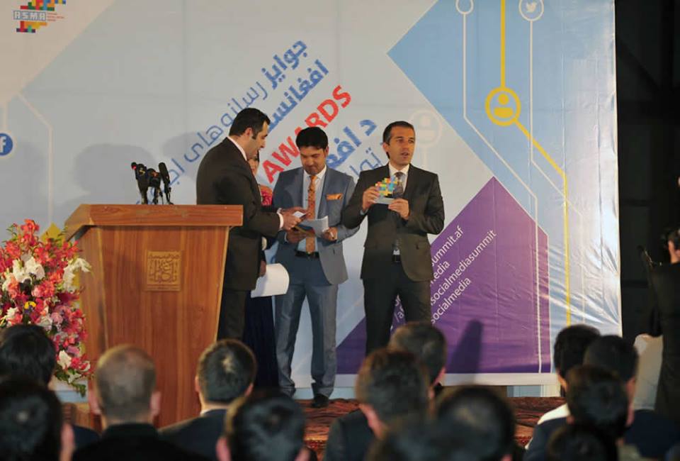 10 honoured at social media awards ceremony