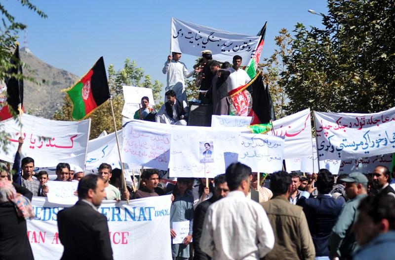 Clear Kunduz of Taliban, displaced persons ask govt