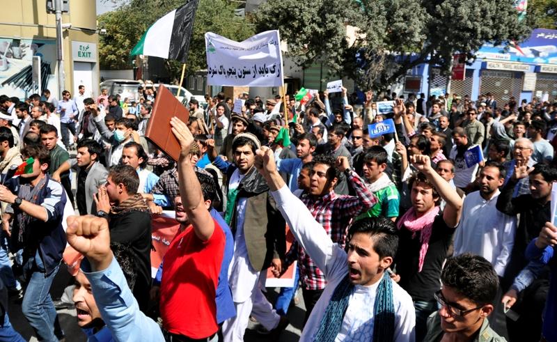 Hundreds rally in Kabul over fall of Kunduz