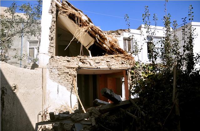 4 Afghans killed as quake rattles southern Iran
