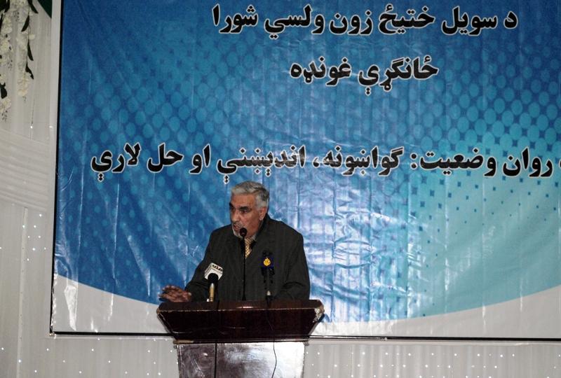 سران قومى: شمارى از قوماندانان به مردم در شمال سلاح توزيع ميکنند