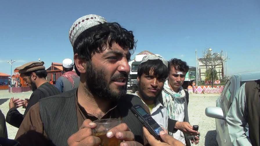 Afghan traders block traffic on Tajik border