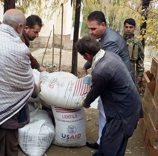 لوګر کې په سلګونو تنو خوراکي توکي ووېشل شول