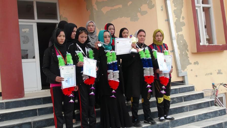 غزني کې د بدمنتون لوبغاړې د امکاناتو غوښتنه کوي