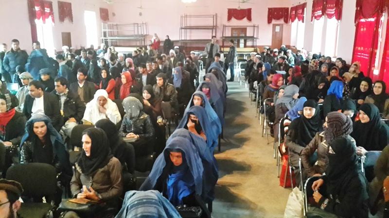 معلمين برخی مناطق جوزجان با چادرى به مکتب ميروند