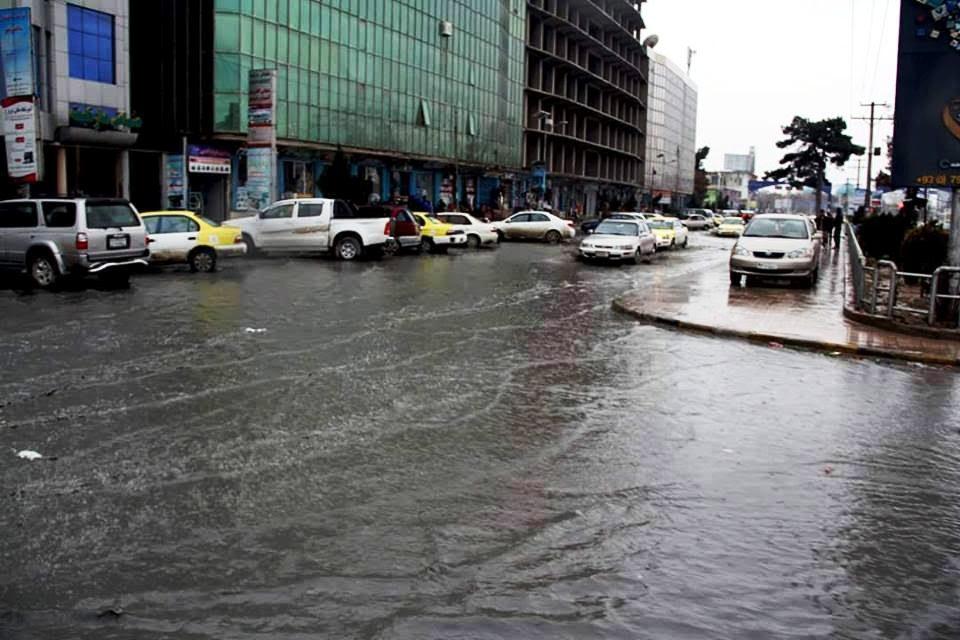 مزار ښار کې د کاناليزاسيون نشتوالي خلک له ستونزو سره مخ کړي