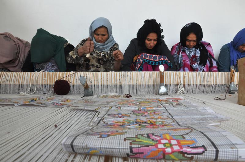 270 Jawzjan women trained on carpet weaving