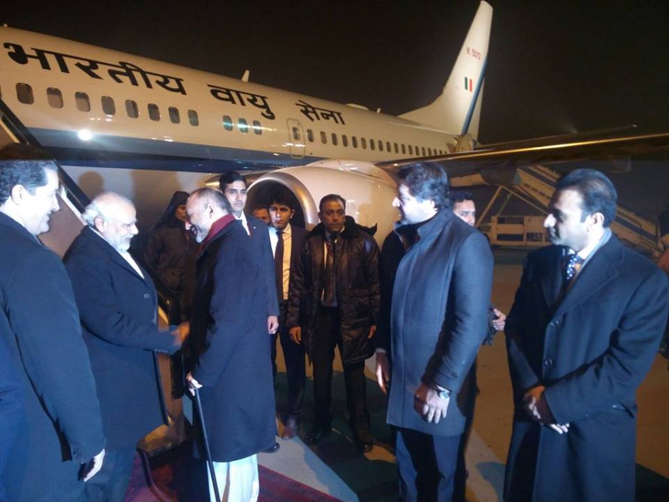 Indian premier arrives to warm welcome in Kabul