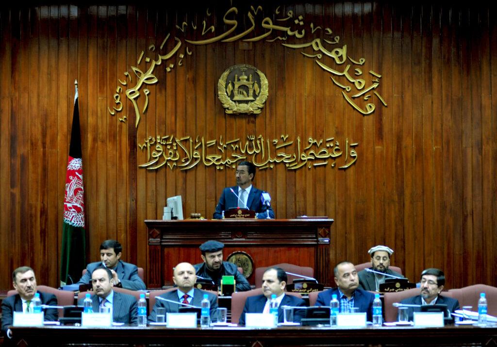 محمدى: افراد داخلى و خارجى مى خواهند پروسه تصفيه کابل بانک به جايى نرسد