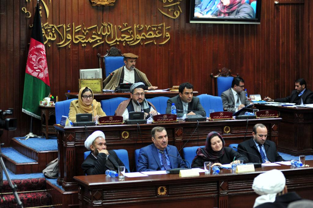 وزارت تحصيلات عالى مشکل استادان پوهنتون ها را حل ميکند