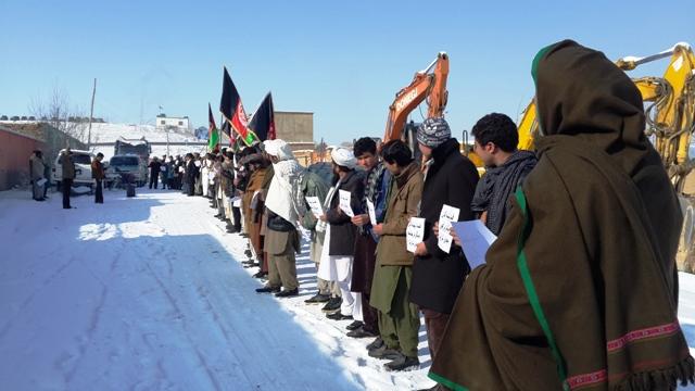 Inaction on graft issue: Ghor residents take to streets