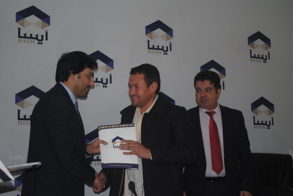 براى ٣٦ فابريکۀ توليدى اسناد زمين توزيع گردید