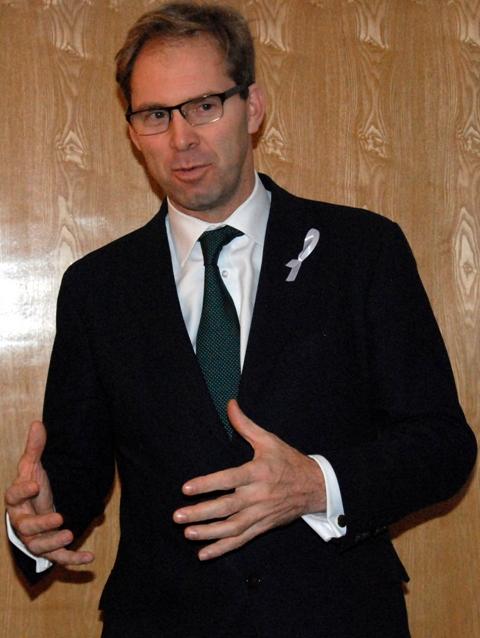 بریتانیا: ما در کنار افغانستان می ایستیم