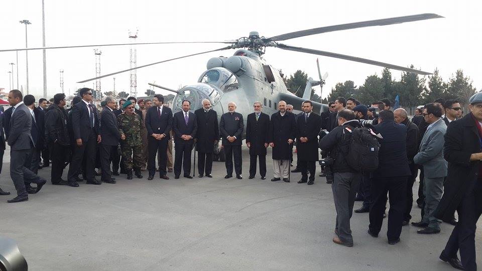 Visiting PM hands over 3 Mi-25 helicopters to Afghanistan