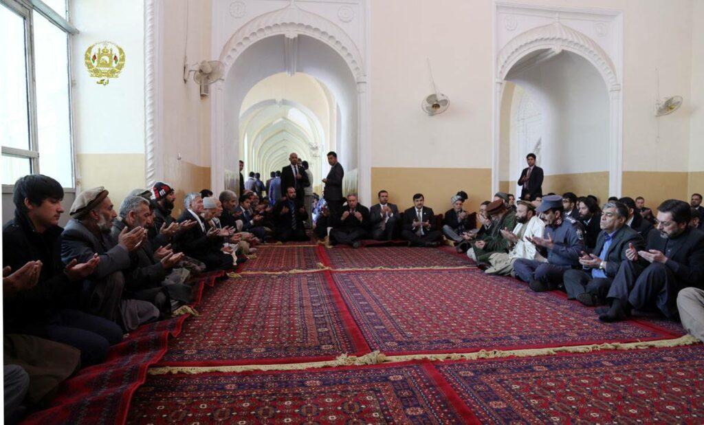 Ghani attends fateha for Jalalabad attack victims