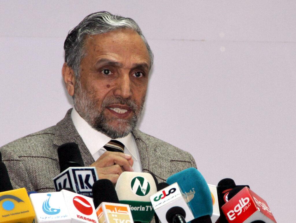 “تمام ادارات دولتى بايد از توليدات داخلى استفاده کنند”